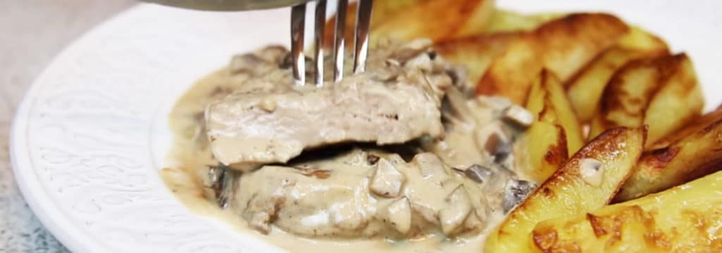 рецепт свиные отбивные с луком и грибами