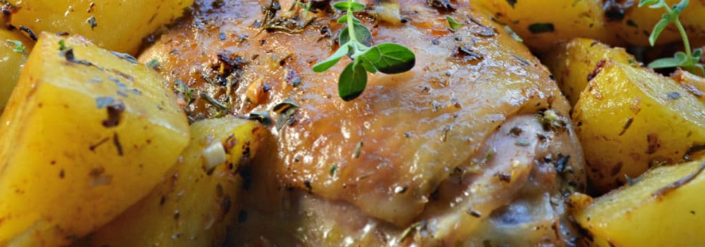рецепт куриные бедра в духовке с картошкой