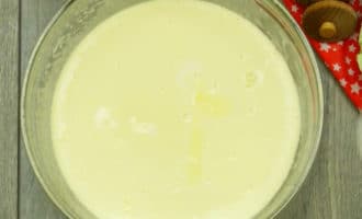 молоко с сахаром и яйцами