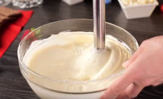 Взбитый творог со сметаной и сахаром