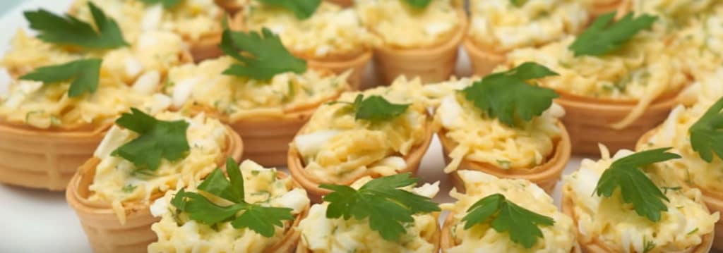 Корзинки с сыром и яйцами рецепт