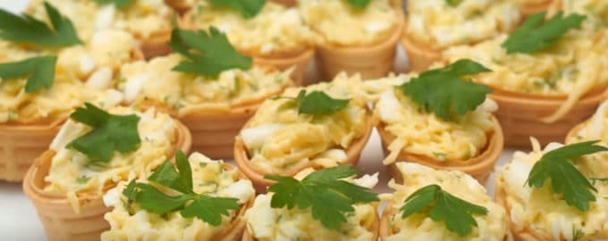 Корзинки с сыром и яйцами рецепт