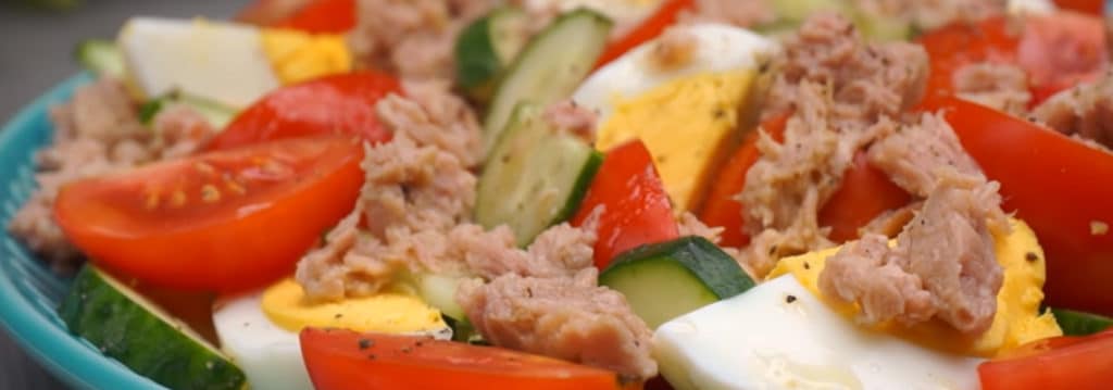 Легкий салат с тунцом без майонеза рецепт