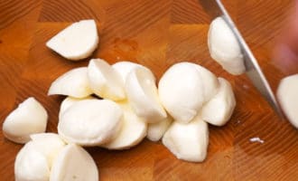 Нарезанная мини моцарелла