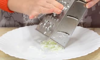 натертый белок яиц