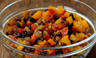Подготовленные сухофрукты и цукаты