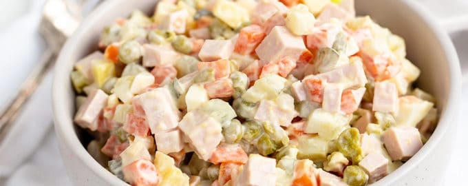 Салат Оливье с колбасой рецепт