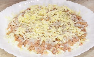 слой сливочного масла на мимозе