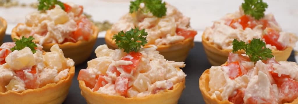 Тарталетки с ананасом и курицей рецепт