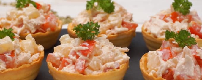 Тарталетки с ананасом и курицей рецепт