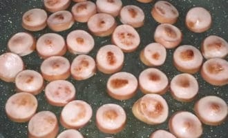 Обжаренные сосиски