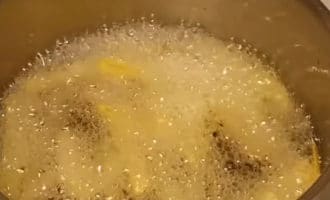 Жарка картофеля в разогретом масле