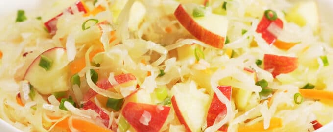 немецкий салат из квашеной капусты с яблоками рецепт