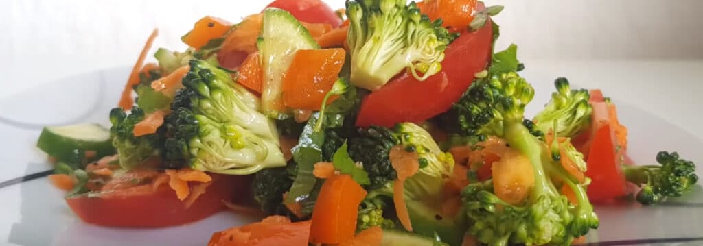 Овощной салат с брокколи рецепт