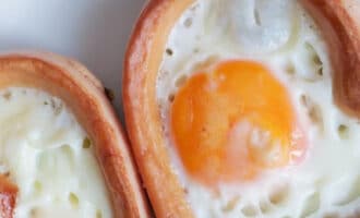 Яйца с сосиской в форме сердца рецепт