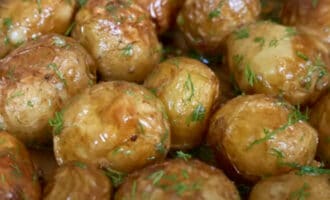 Молодой картофель с чесноком и укропом рецепт