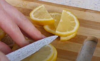 нарезка лимона половинками