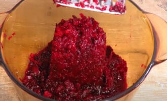 натертая отварная свекла