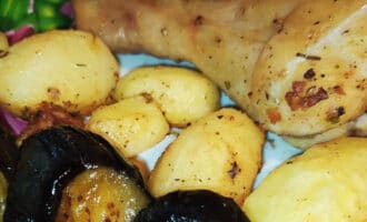 Курица с овощами в духовке рецепт