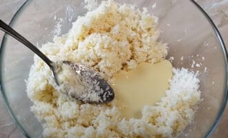 Кокосовая стружка со сгущенкой