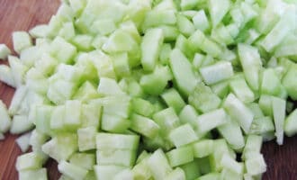 Огурец кубиком