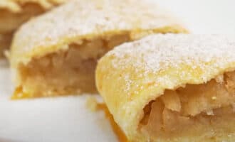 Рулет с яблоками рецепт