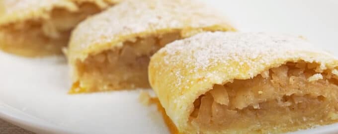 Рулет с яблоками рецепт