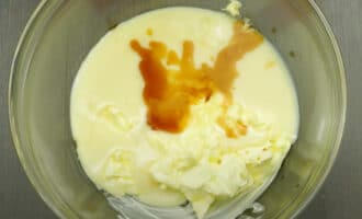 Сливочное масло со сгущенкой и ванилью