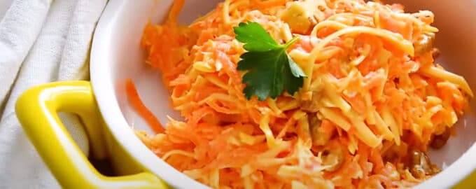 Салат из свежей моркови с сыром
