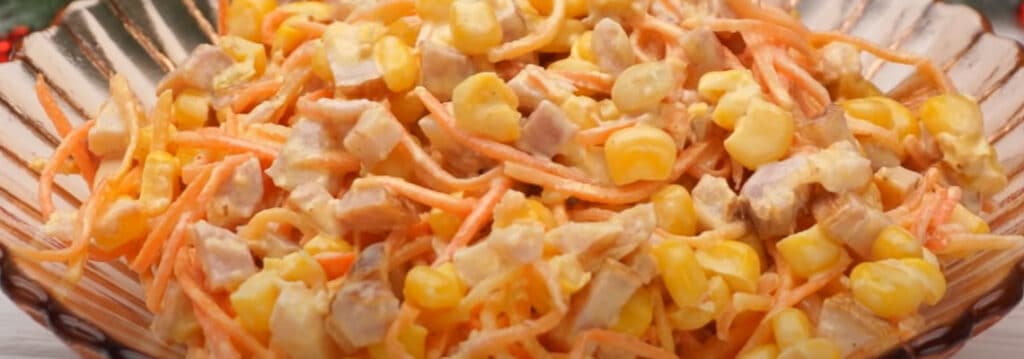 Салат с копченым окорочком