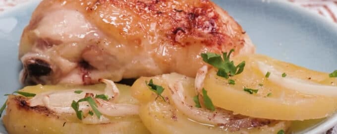 Курица с картофелем в духовке