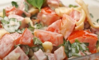 Салат с колбасой и сыром
