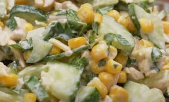 Салат с курицей и огурцом