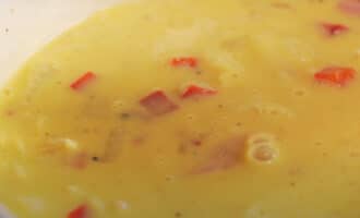 Яйца с ветчиной и сыром