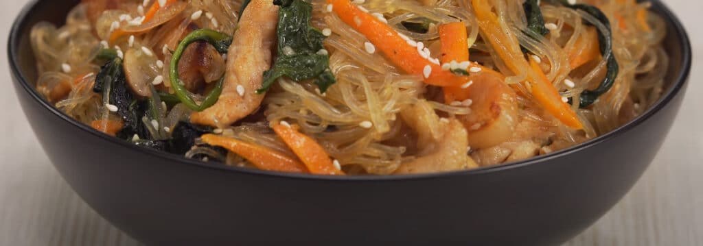 Фунчоза с курицей и овощами