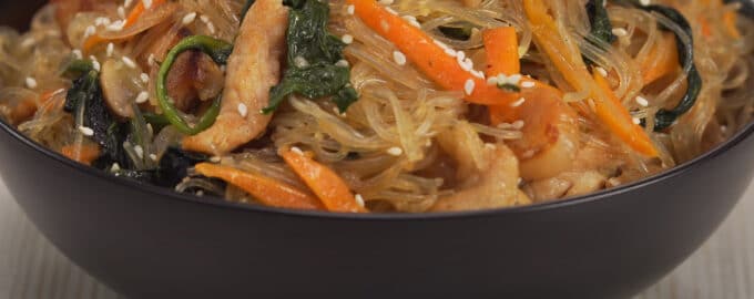 Фунчоза с курицей и овощами