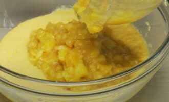 Яйца с маслом и бананами