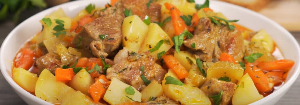 Жаркое со свининой и картофелем