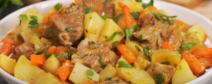 Жаркое со свининой и картофелем