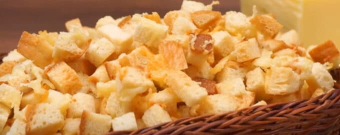 Домашние сухарики с сыром
