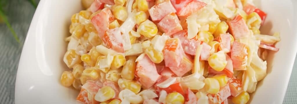 Салат овощной с сыром