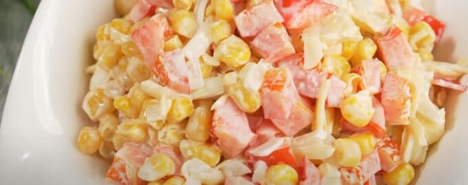 Салат овощной с сыром