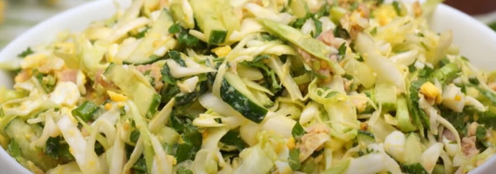 Салат с тунцом и капустой