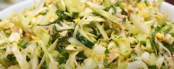 Салат с тунцом и капустой