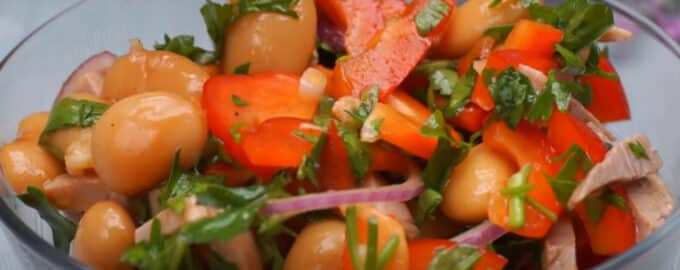 Салат с мясом и фасолью