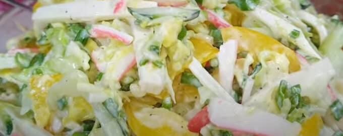 Салат из капусты и крабовых палочек