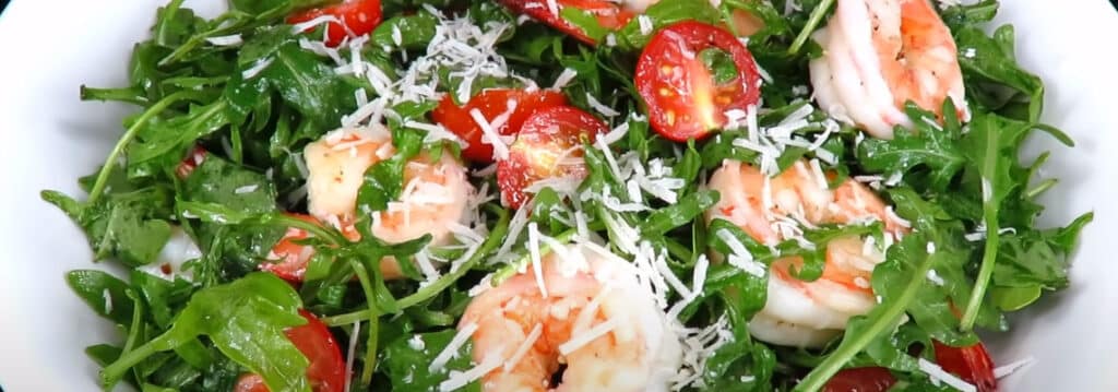 Салат из рукколы с креветками