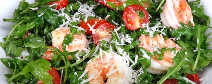 Салат из рукколы с креветками